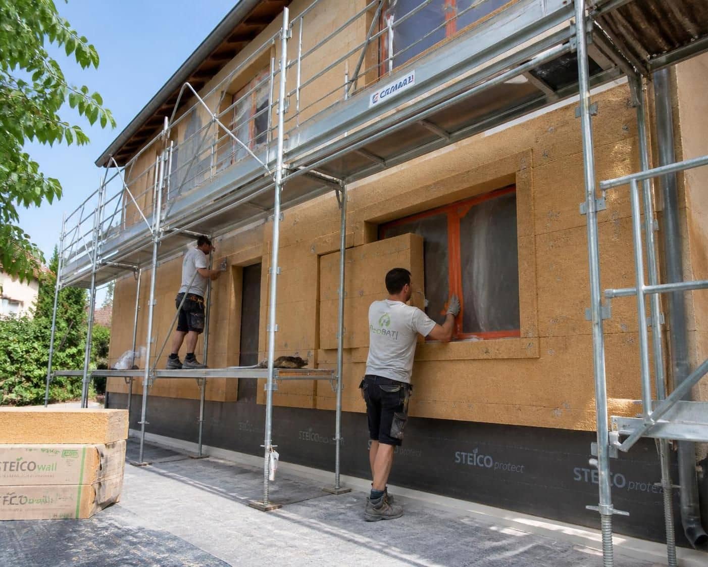 découvrez les détails techniques essentiels pour réussir une isolation extérieure, garantissant un chantier propre et évitant les malfaçons.